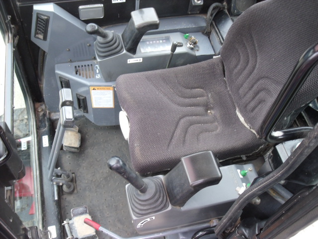 Takeuchi TB23R 2013 minikotrógép (5).jpg